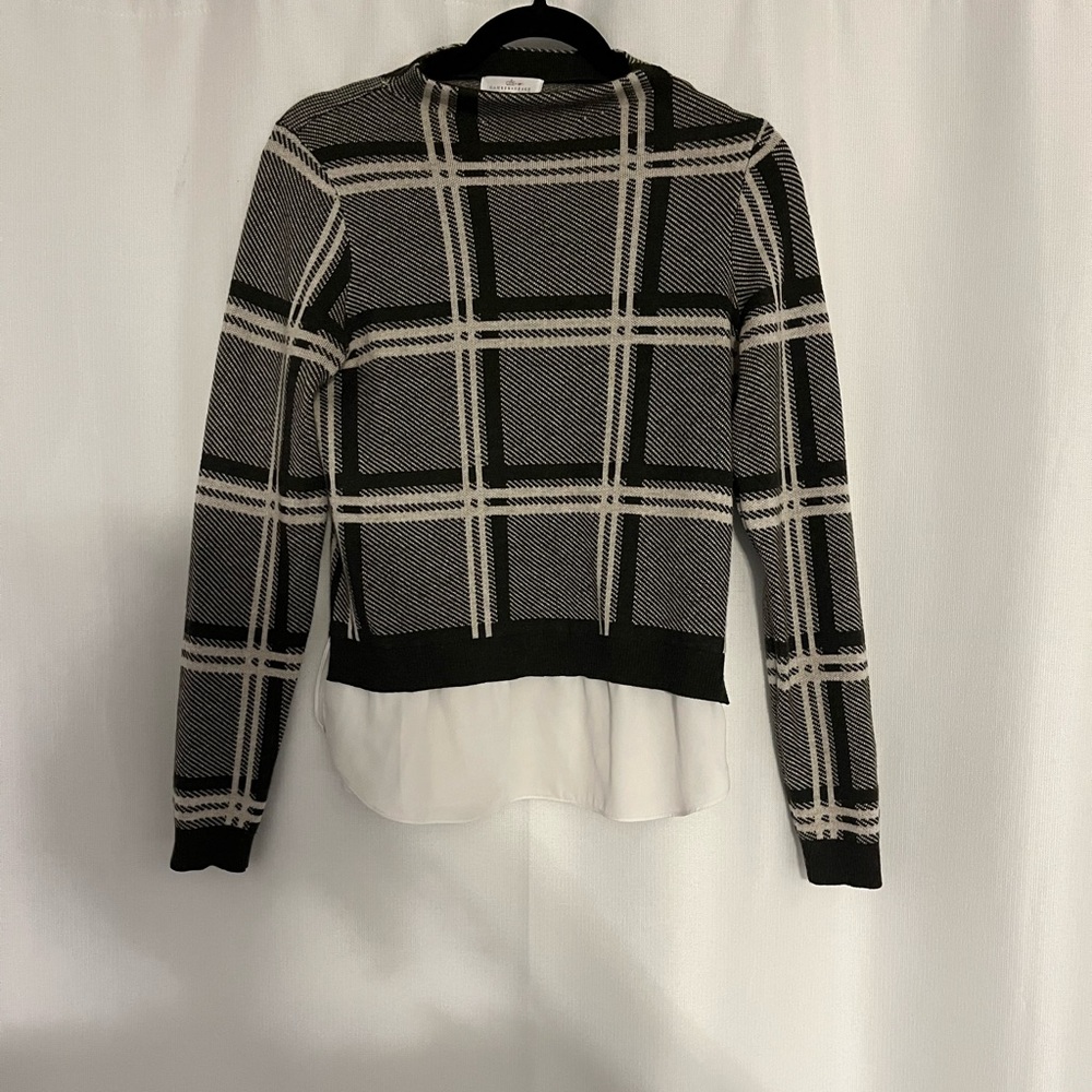 Knit top with fooler insert